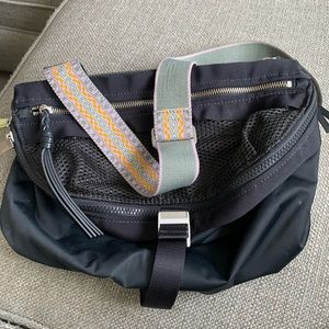 Lululemon bag/purse